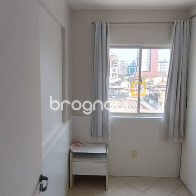 Apartamento com 81m², 3 quartos (sendo 1 suíte), 1 garagem, no bairro Barreiros em São José