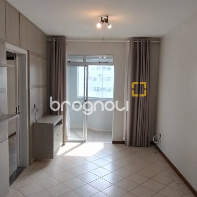 Apartamento com 81m², 3 quartos (sendo 1 suíte), 1 garagem, no bairro Barreiros em São José