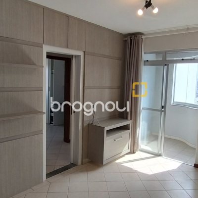 Apartamento com 81m², 3 quartos (sendo 1 suíte), 1 garagem, no bairro Barreiros em São José