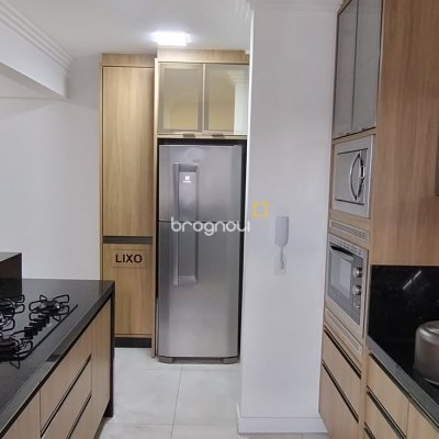 Apartamento com 81m², 3 quartos (sendo 1 suíte), 1 garagem, no bairro Barreiros em São José