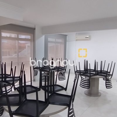 Apartamento com 81m², 3 quartos (sendo 1 suíte), 1 garagem, no bairro Barreiros em São José