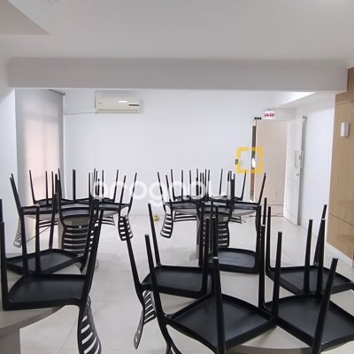 Apartamento com 81m², 3 quartos (sendo 1 suíte), 1 garagem, no bairro Barreiros em São José