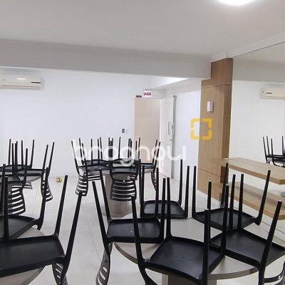 Apartamento com 81m², 3 quartos (sendo 1 suíte), 1 garagem, no bairro Barreiros em São José