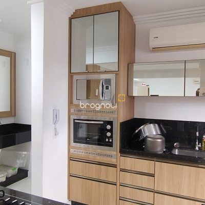 Apartamento com 81m², 3 quartos (sendo 1 suíte), 1 garagem, no bairro Barreiros em São José