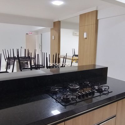 Apartamento com 81m², 3 quartos (sendo 1 suíte), 1 garagem, no bairro Barreiros em São José