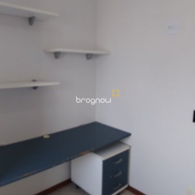 Apartamento com 81m², 3 quartos (sendo 1 suíte), 1 garagem, no bairro Barreiros em São José