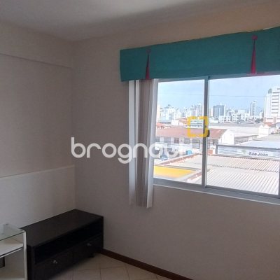 Apartamento com 81m², 3 quartos (sendo 1 suíte), 1 garagem, no bairro Barreiros em São José