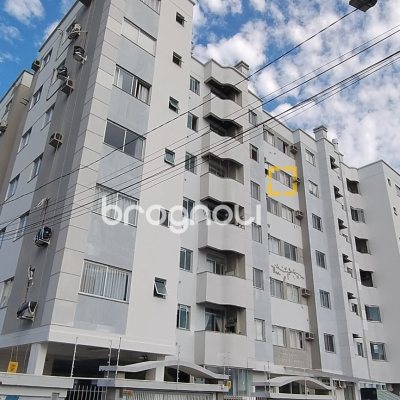 Apartamento com 81m², 3 quartos (sendo 1 suíte), 1 garagem, no bairro Barreiros em São José
