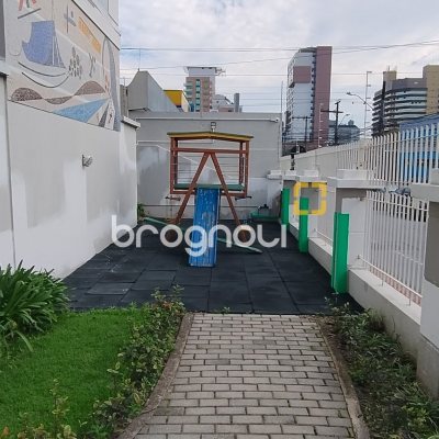 Apartamento com 81m², 3 quartos (sendo 1 suíte), 1 garagem, no bairro Barreiros em São José