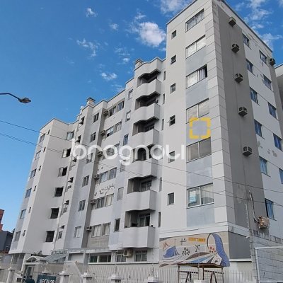 Apartamento com 81m², 3 quartos (sendo 1 suíte), 1 garagem, no bairro Barreiros em São José