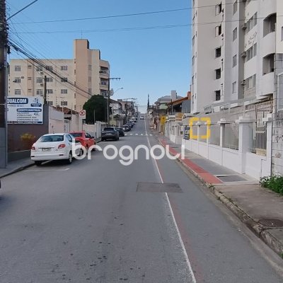 Apartamento com 81m², 3 quartos (sendo 1 suíte), 1 garagem, no bairro Barreiros em São José