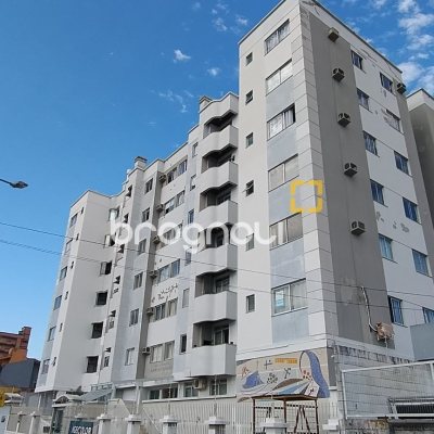 Apartamento com 81m², 3 quartos (sendo 1 suíte), 1 garagem, no bairro Barreiros em São José