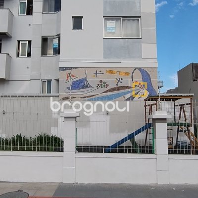 Apartamento com 81m², 3 quartos (sendo 1 suíte), 1 garagem, no bairro Barreiros em São José