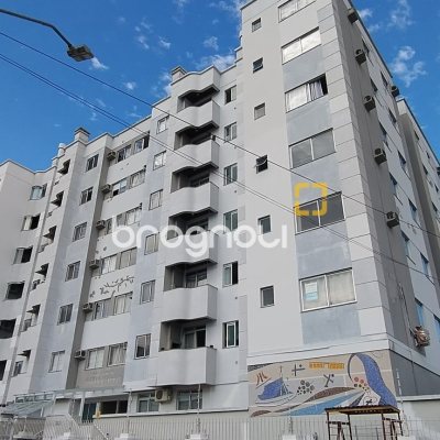 Apartamento com 81m², 3 quartos (sendo 1 suíte), 1 garagem, no bairro Barreiros em São José