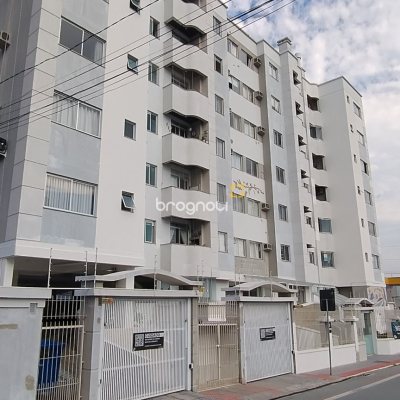 Apartamento com 81m², 3 quartos (sendo 1 suíte), 1 garagem, no bairro Barreiros em São José