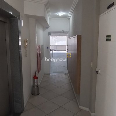Apartamento com 81m², 3 quartos (sendo 1 suíte), 1 garagem, no bairro Barreiros em São José