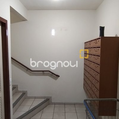 Apartamento com 81m², 3 quartos (sendo 1 suíte), 1 garagem, no bairro Barreiros em São José