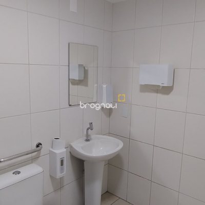 Apartamento com 81m², 3 quartos (sendo 1 suíte), 1 garagem, no bairro Barreiros em São José
