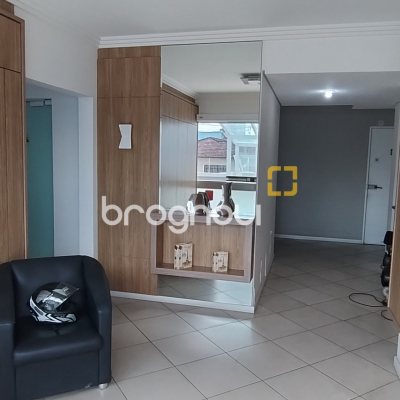 Apartamento com 81m², 3 quartos (sendo 1 suíte), 1 garagem, no bairro Barreiros em São José