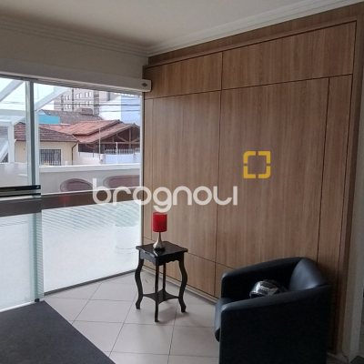Apartamento com 81m², 3 quartos (sendo 1 suíte), 1 garagem, no bairro Barreiros em São José