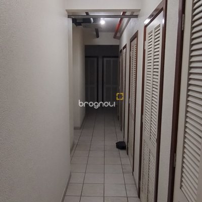 Apartamento com 81m², 3 quartos (sendo 1 suíte), 1 garagem, no bairro Barreiros em São José