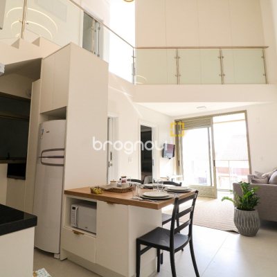 Apartamento com 74m², 2 quartos (sendo 2 suítes), 2 garagens, no bairro Jurerê em Florianópolis