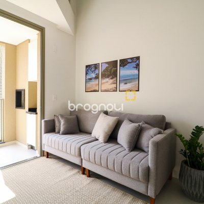 Apartamento com 74m², 2 quartos (sendo 2 suítes), 2 garagens, no bairro Jurerê em Florianópolis