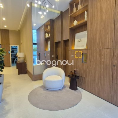 Apartamento com 74m², 2 quartos (sendo 2 suítes), 2 garagens, no bairro Jurerê em Florianópolis