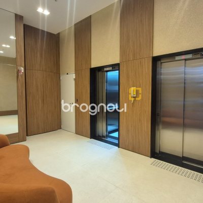 Apartamento com 74m², 2 quartos (sendo 2 suítes), 2 garagens, no bairro Jurerê em Florianópolis