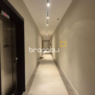 Apartamento com 74m², 2 quartos (sendo 2 suítes), 2 garagens, no bairro Jurerê em Florianópolis