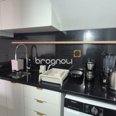 Apartamento com 74m², 2 quartos (sendo 2 suítes), 2 garagens, no bairro Jurerê em Florianópolis