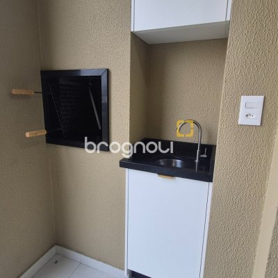 Apartamento com 74m², 2 quartos (sendo 2 suítes), 2 garagens, no bairro Jurerê em Florianópolis