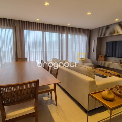 Apartamento com 74m², 2 quartos (sendo 2 suítes), 2 garagens, no bairro Jurerê em Florianópolis