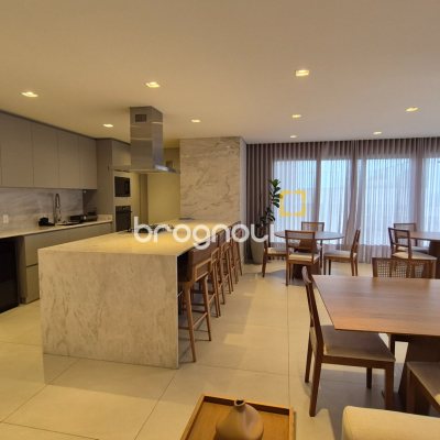Apartamento com 74m², 2 quartos (sendo 2 suítes), 2 garagens, no bairro Jurerê em Florianópolis