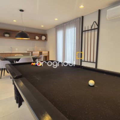 Apartamento com 74m², 2 quartos (sendo 2 suítes), 2 garagens, no bairro Jurerê em Florianópolis