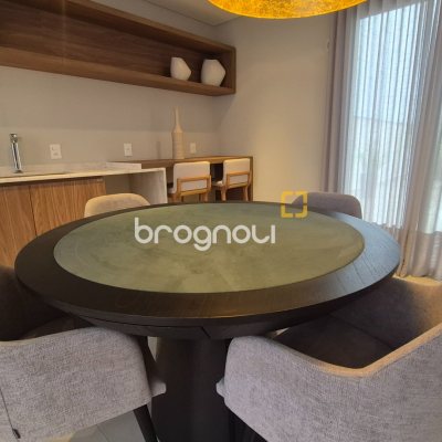 Apartamento com 74m², 2 quartos (sendo 2 suítes), 2 garagens, no bairro Jurerê em Florianópolis