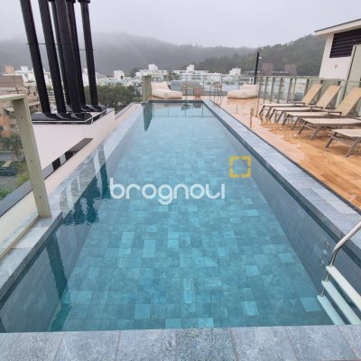 Apartamento com 74m², 2 quartos (sendo 2 suítes), 2 garagens, no bairro Jurerê em Florianópolis
