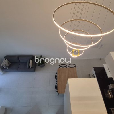 Apartamento com 74m², 2 quartos (sendo 2 suítes), 2 garagens, no bairro Jurerê em Florianópolis