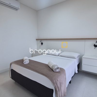 Apartamento com 74m², 2 quartos (sendo 2 suítes), 2 garagens, no bairro Jurerê em Florianópolis