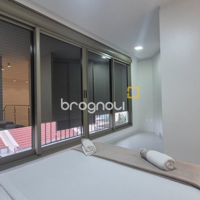 Apartamento com 74m², 2 quartos (sendo 2 suítes), 2 garagens, no bairro Jurerê em Florianópolis