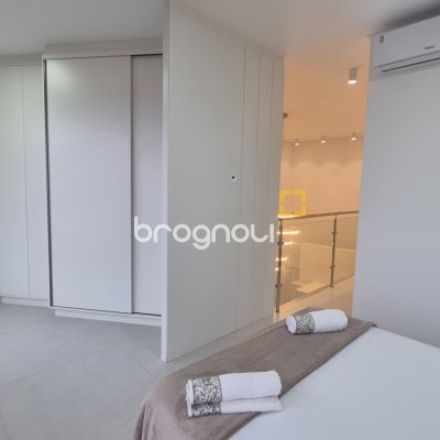 Apartamento com 74m², 2 quartos (sendo 2 suítes), 2 garagens, no bairro Jurerê em Florianópolis