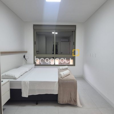Apartamento com 74m², 2 quartos (sendo 2 suítes), 2 garagens, no bairro Jurerê em Florianópolis