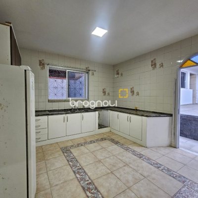 Casa com 400m², 4 quartos (sendo 2 suítes), 3 garagens, no bairro Jardim Janaína em Biguaçu