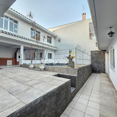 Casa com 400m², 4 quartos (sendo 2 suítes), 3 garagens, no bairro Jardim Janaína em Biguaçu