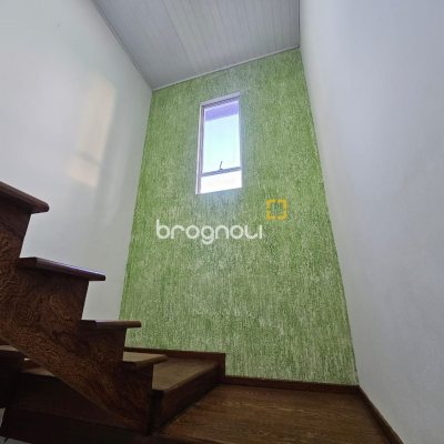 Casa com 400m², 4 quartos (sendo 2 suítes), 3 garagens, no bairro Jardim Janaína em Biguaçu
