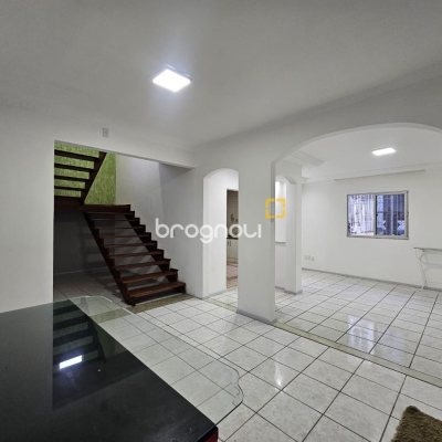 Casa com 400m², 4 quartos (sendo 2 suítes), 3 garagens, no bairro Jardim Janaína em Biguaçu
