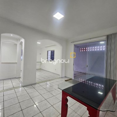 Casa com 400m², 4 quartos (sendo 2 suítes), 3 garagens, no bairro Jardim Janaína em Biguaçu