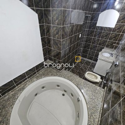 Casa com 400m², 4 quartos (sendo 2 suítes), 3 garagens, no bairro Jardim Janaína em Biguaçu