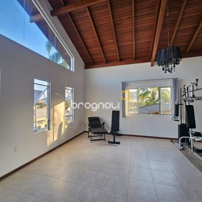 Casa com 400m², 4 quartos (sendo 2 suítes), 3 garagens, no bairro Jardim Janaína em Biguaçu
