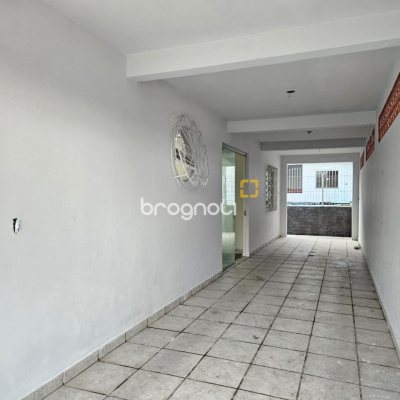 Casa com 400m², 4 quartos (sendo 2 suítes), 3 garagens, no bairro Jardim Janaína em Biguaçu